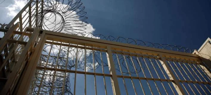 Οι Αλβανοί δραπέτες έκαναν σε 9 λεπτά την «τέλεια» απόδραση – Το ελατήριο, η βαλίτσα και τα ακροβατικά